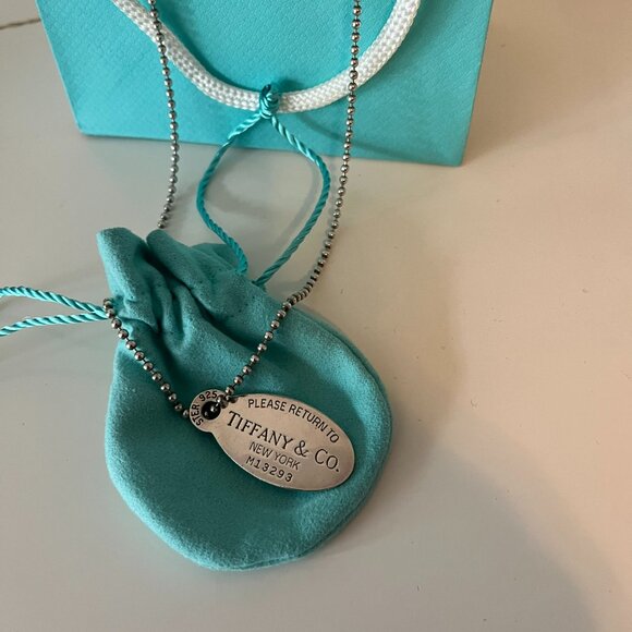 TIFFANY & CO. - PLEASE RETURN TO - PENDANT IN STERLING SILVER 925 WITH CHAIN - Picture 2 of 4